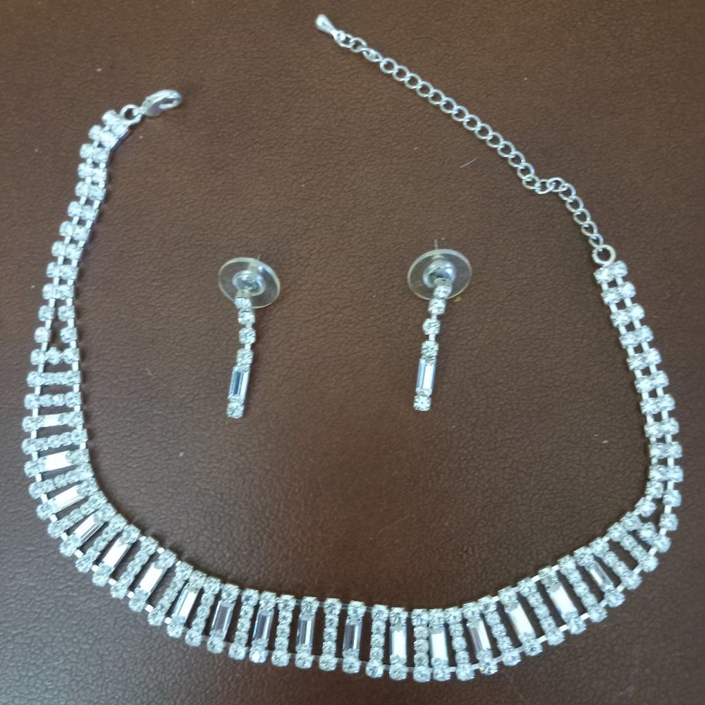 Ladies Silver Choker Necklace w/Rhinstones, Baguettes, and Matching Earings.